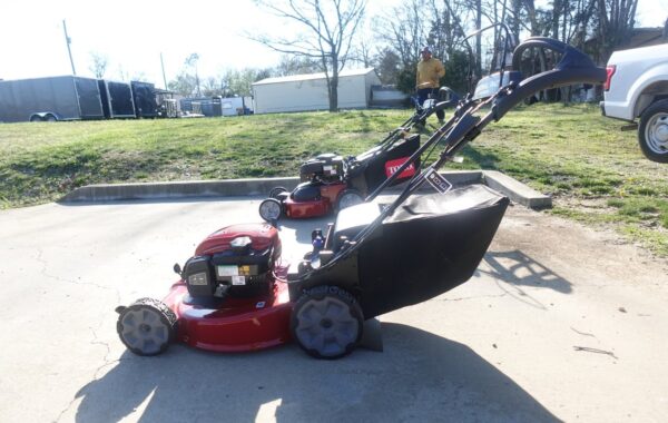 Toro 22″ Electric-Start Recycler Personal Pace Self-Propelled Gas Lawn Mower - Image 4