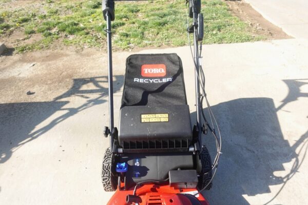 Toro 22″ Electric-Start Recycler Personal Pace Self-Propelled Gas Lawn Mower - Image 6