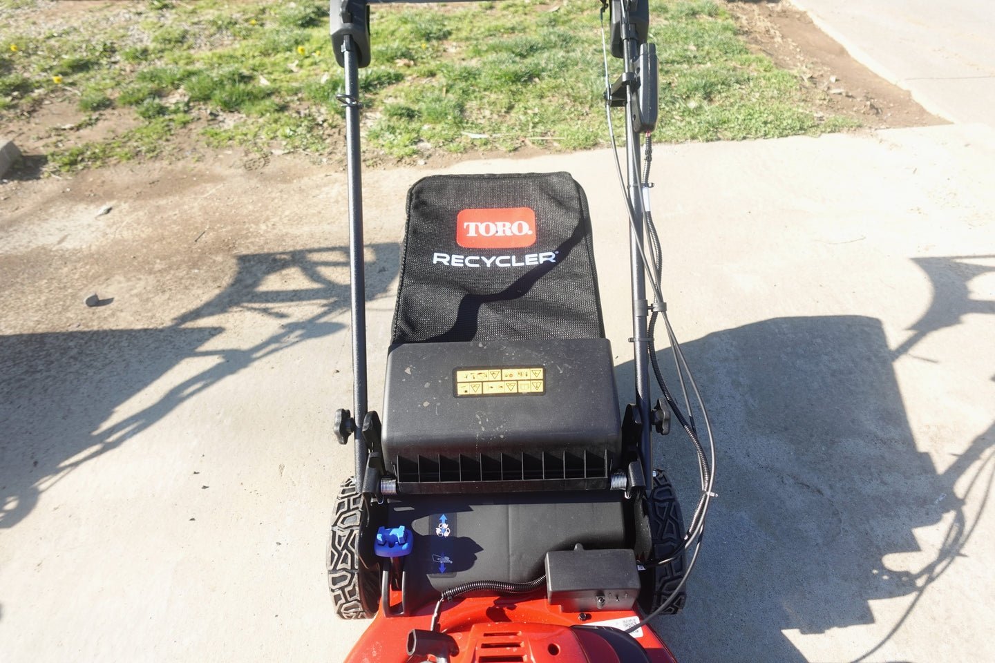 Toro 22″ Electric-Start Recycler Personal Pace Self-Propelled Gas Lawn Mower - Image 6