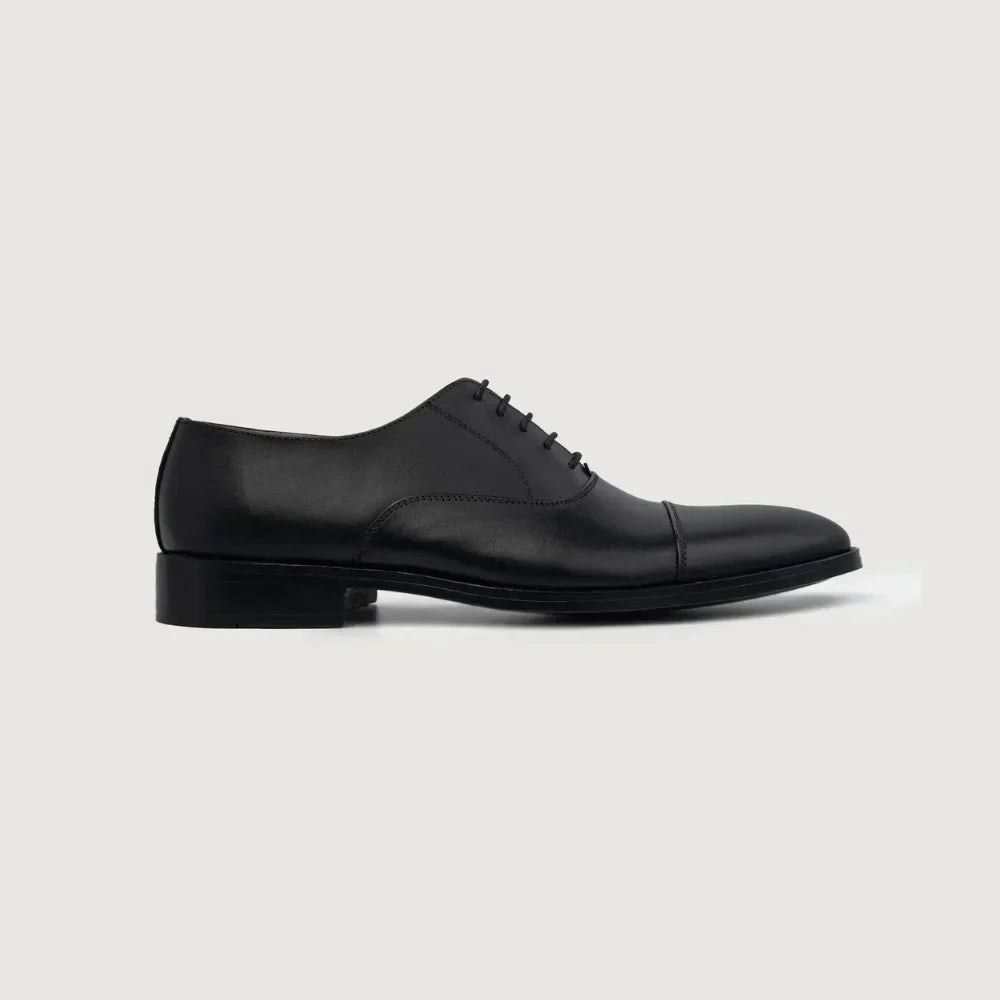 black-leather-cap-toe-oxfords-mens_eefa3226-3234-42c2-a758-e722e9e9575c