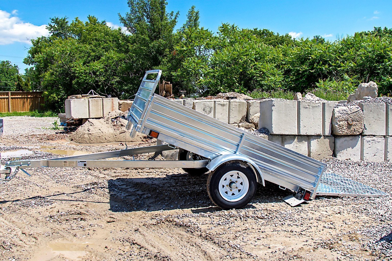 DK2 5-ft x 7-ft Steel Utility Trailer with Ramp Gate ( 1639-lb Capacity ) 2491713 - Image 7